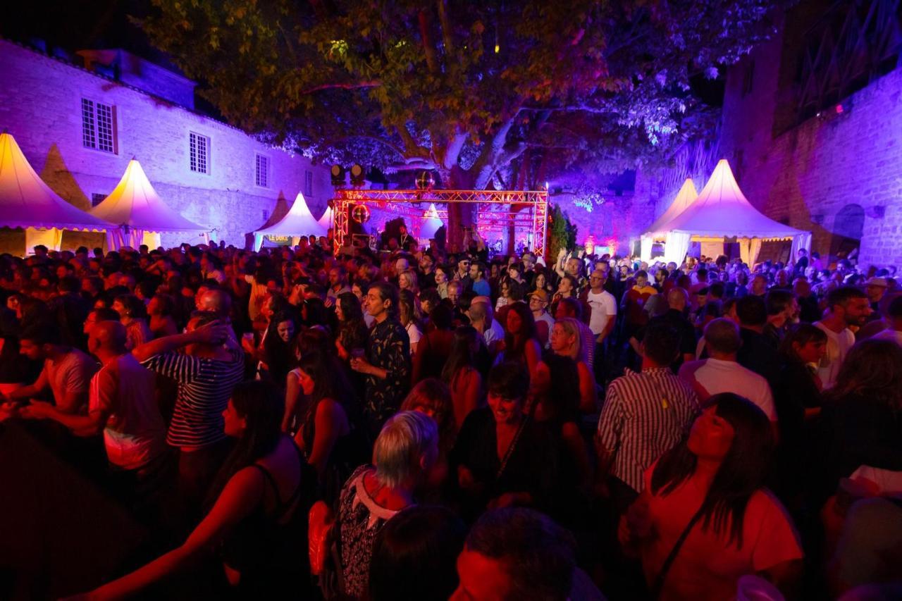 Tout Confort ! Climatisation, Centre-Ville, Parking, Terrasse, Wifi, Netflix Carcassonne Exteriör bild
